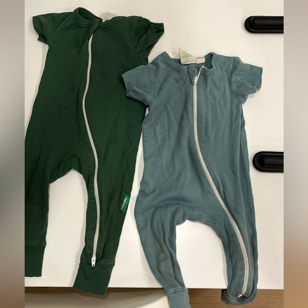SOLD short sleeve sleepers 6-12 months Parade Organics